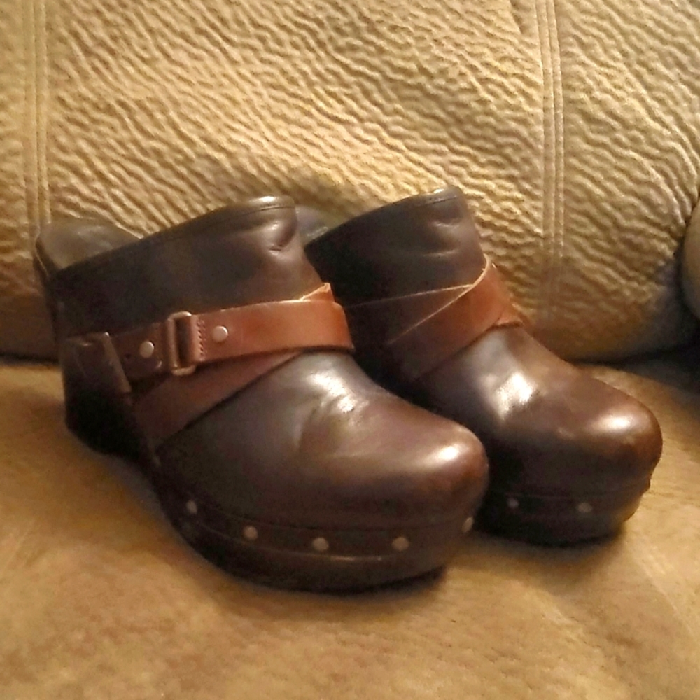 UGG Womens Brown Natalee 1001315 Clogs Wedge Heel Shoes Size 9